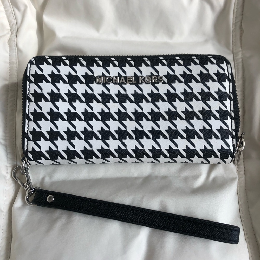 Michael Kors Houndstooth Print Wallet